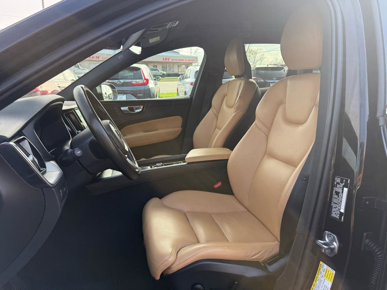 Used 2018 Volvo XC60 T6 Inscription w/ Vision Package image 9