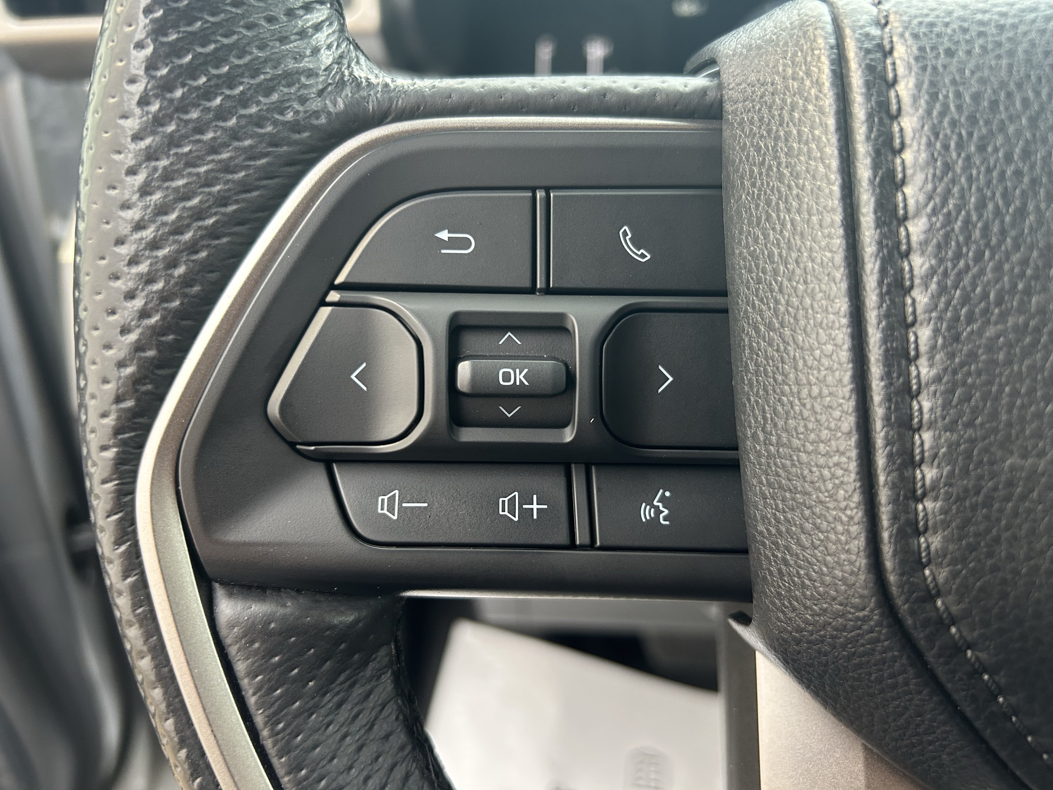 Certified 2024 Toyota Tacoma SR5 AWD/4WD image 21