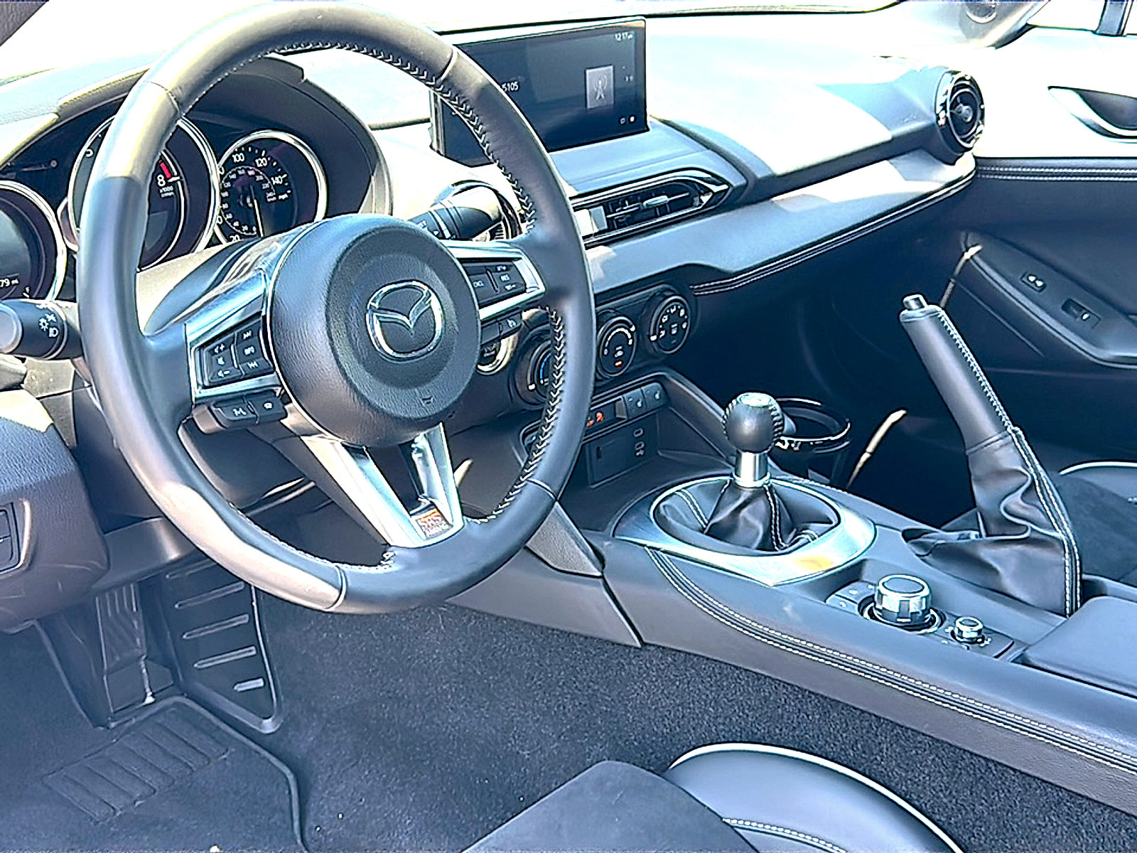 Used 2025 MAZDA MX-5 Miata RF Club RWD image 13