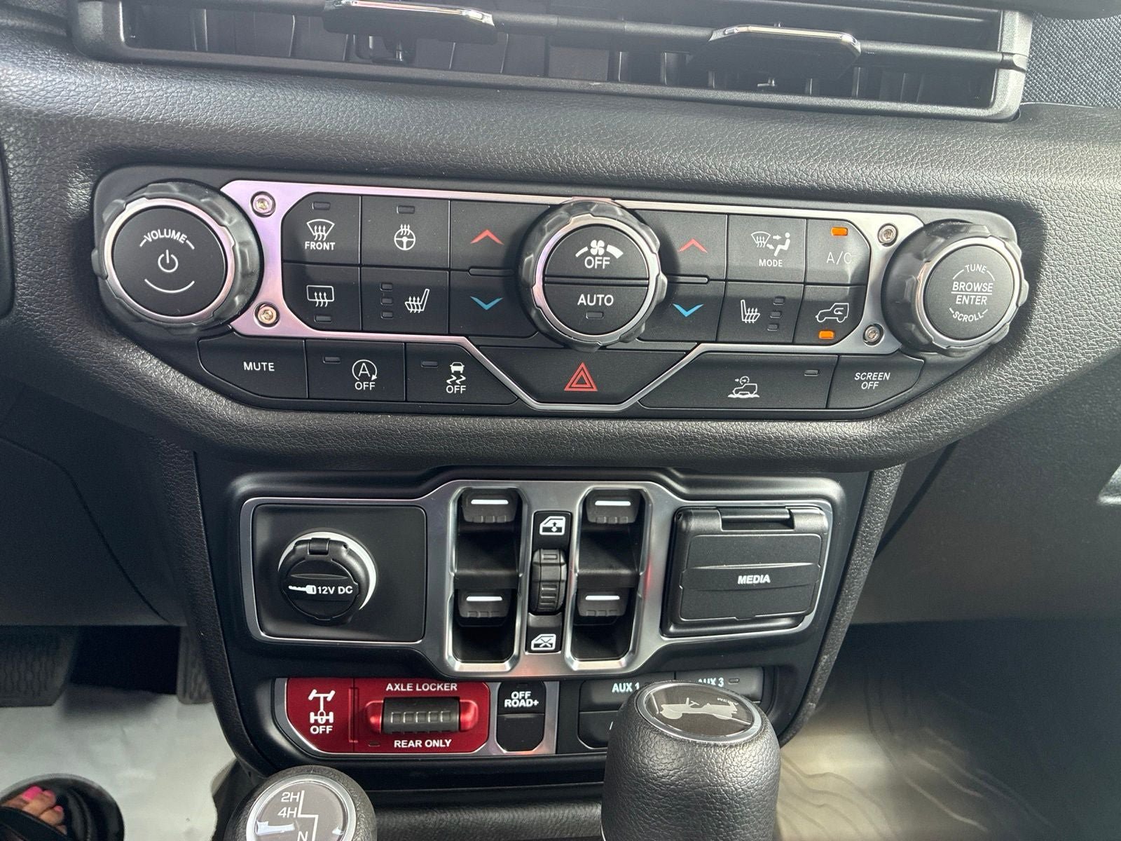 New 2026 Jeep Wrangler Unlimited Sport w/ Dual Top Group AWD/4WD image 24