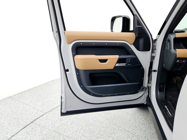 New 2026 Land Rover Defender 110 X-Dynamic SE image 27