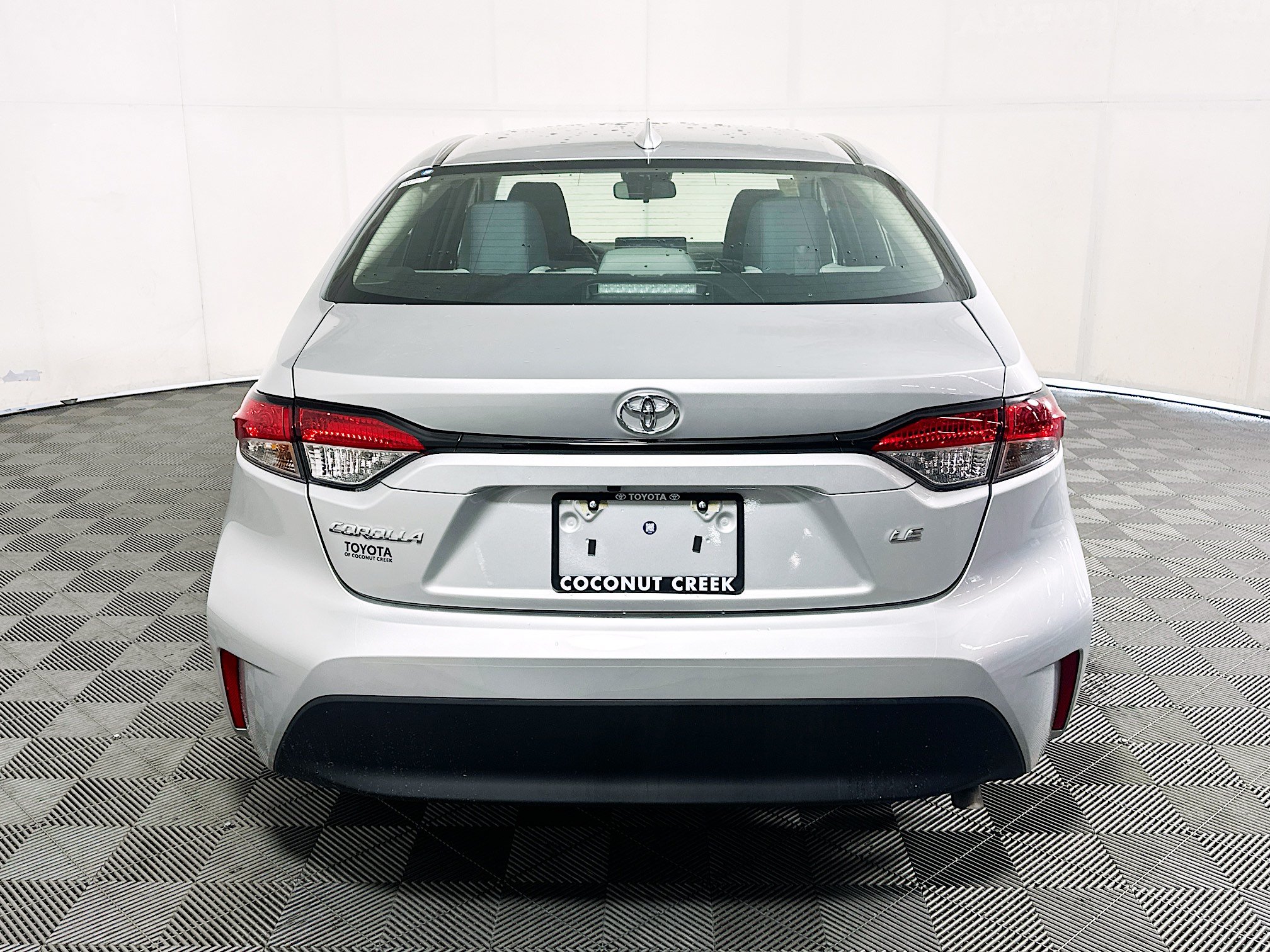 Certified 2025 Toyota Corolla LE FWD image 4
