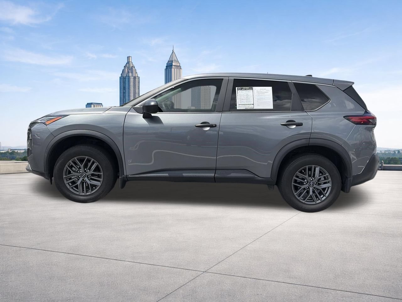 Used 2023 Nissan Rogue S AWD/4WD image 2