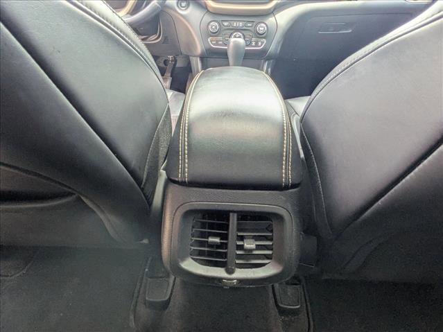 Used 2017 Jeep Cherokee Limited AWD/4WD image 13