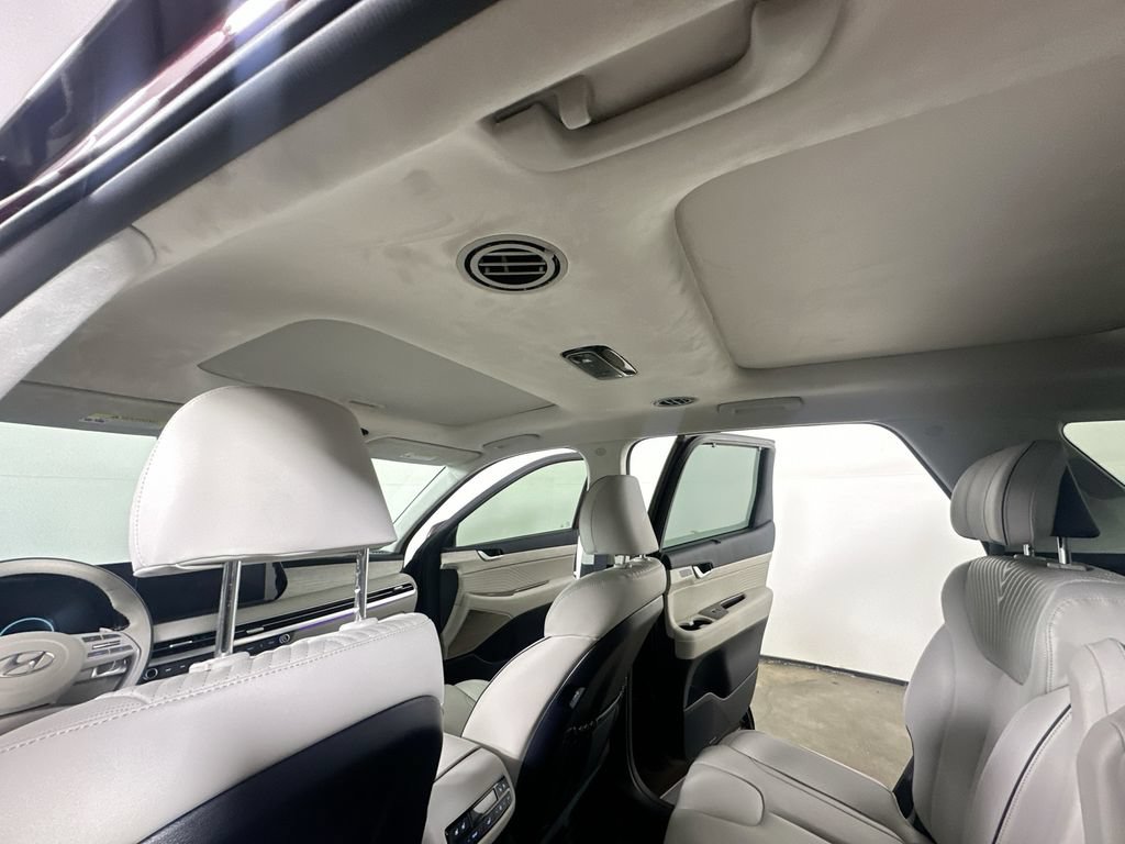 Used 2025 Hyundai Palisade Calligraphy FWD image 13