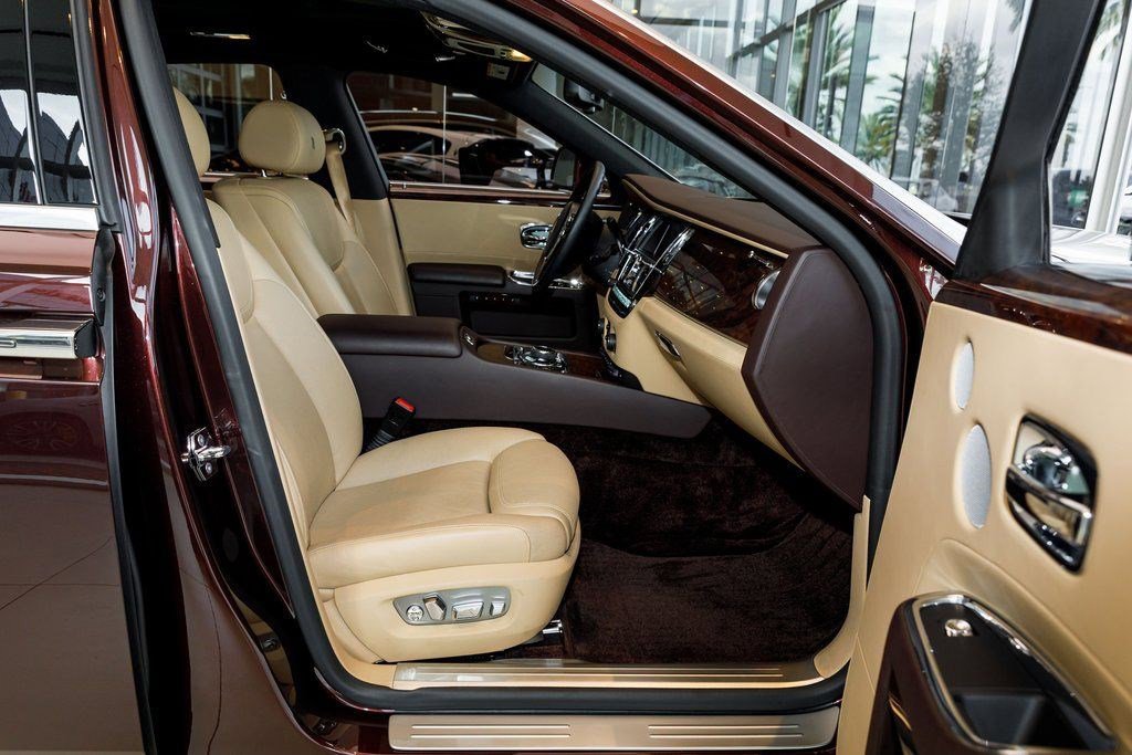 Used 2016 Rolls-Royce Ghost image 40