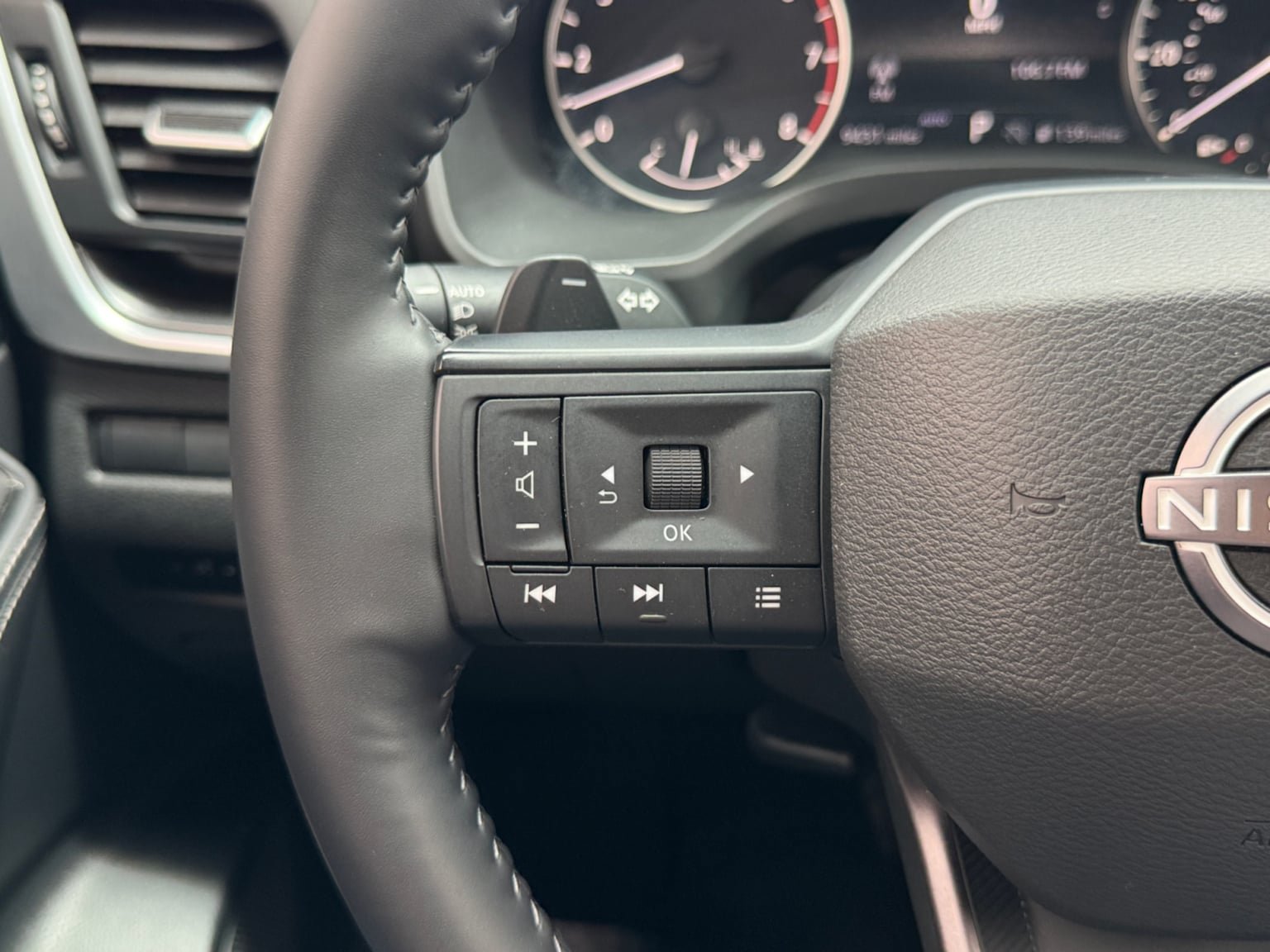 Used 2025 Nissan Rogue SV AWD/4WD image 22