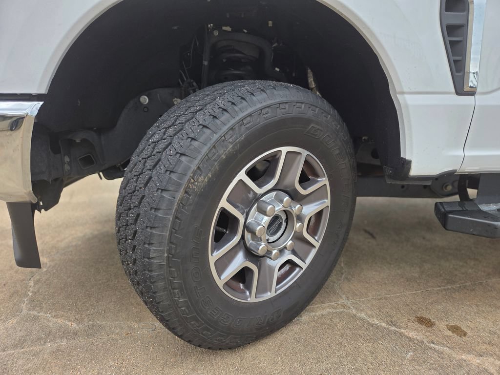 Used 2025 Ford F350 Lariat w/ FX4 Off-Road Package AWD/4WD image 31