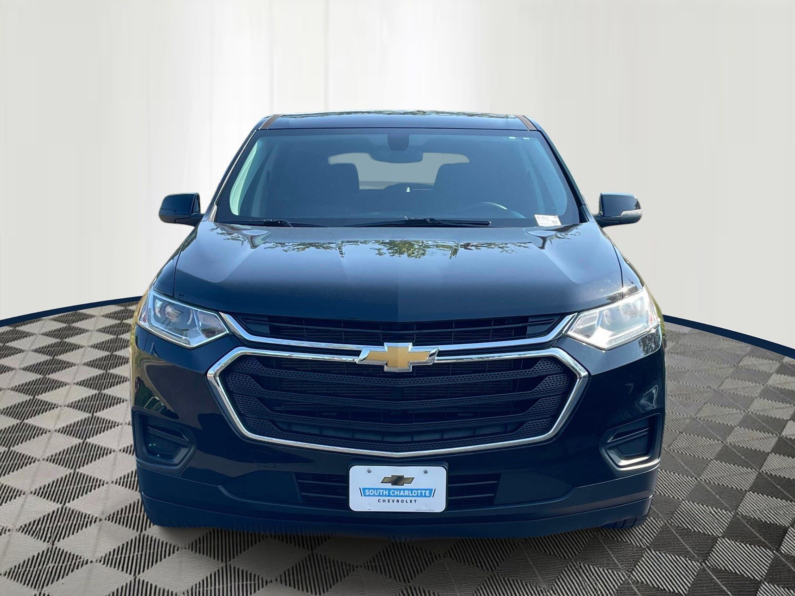 Used 2021 Chevrolet Traverse LS FWD image 2