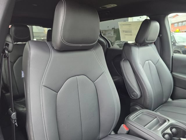 New 2027 Chrysler Pacifica LX FWD image 44