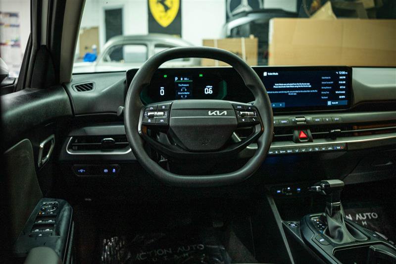 Used 2025 Kia K4 LX image 14
