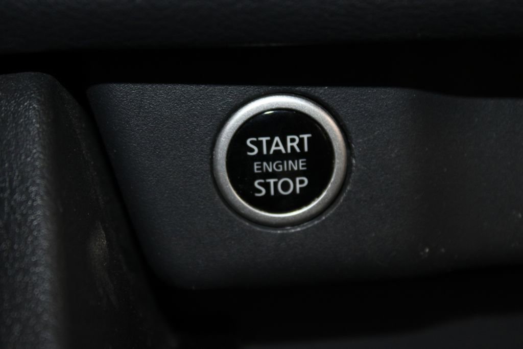 Used 2023 Nissan Rogue SV AWD/4WD image 29