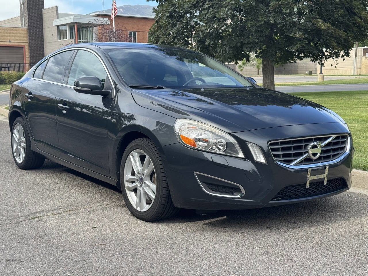 Used 2013 Volvo S60 T5 FWD image 1
