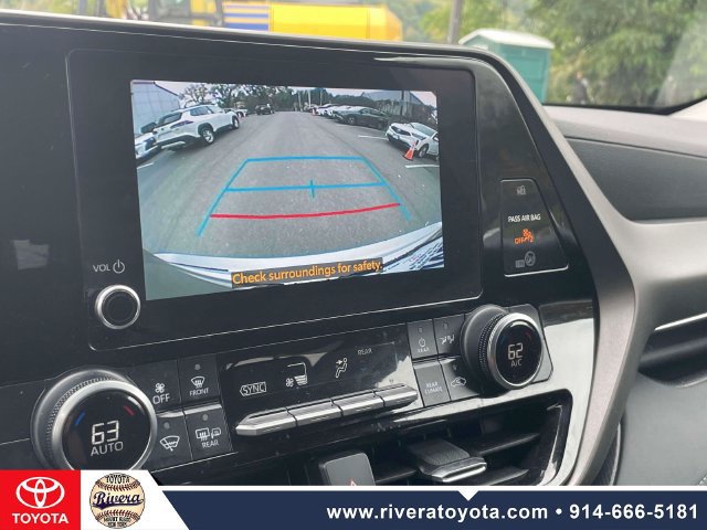Used 2023 Toyota Highlander LE FWD image 28