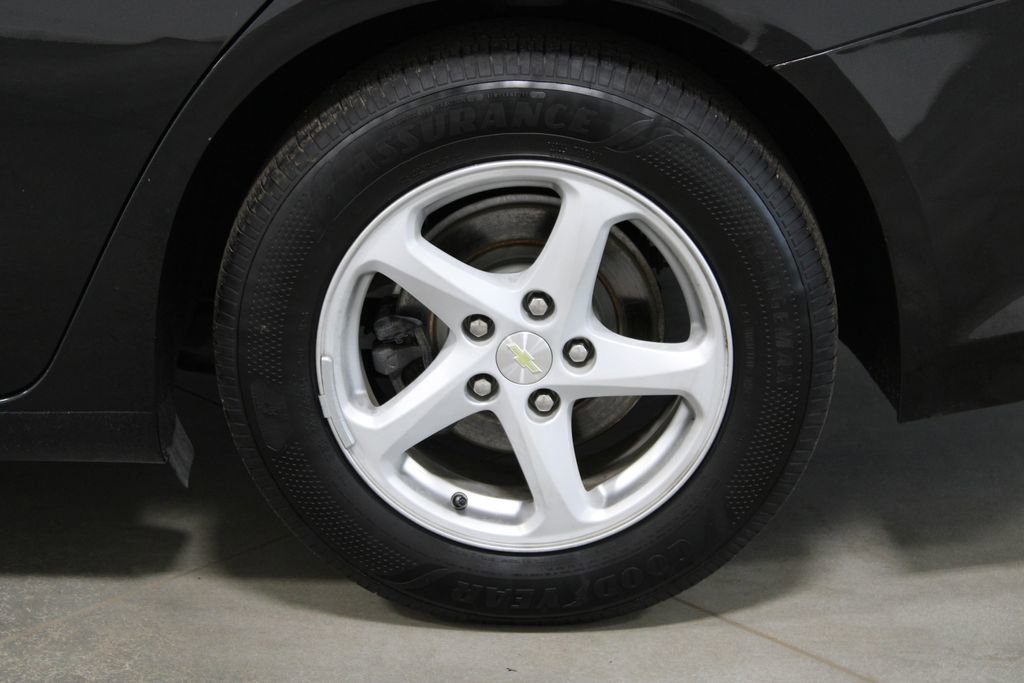 Used 2017 Chevrolet Malibu LS image 16
