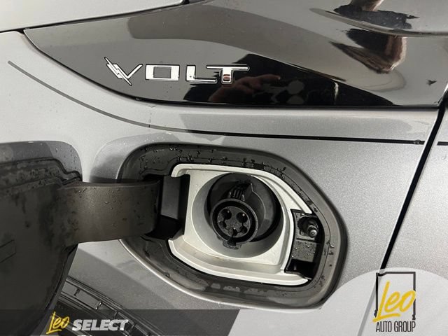 Used 2018 Chevrolet Volt Premier w/ Driver Confidence Package FWD image 9