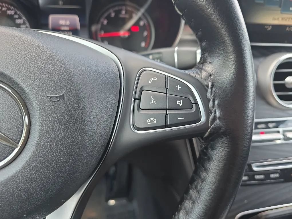 Used 2017 Mercedes-Benz GLC 300 4MATIC image 22