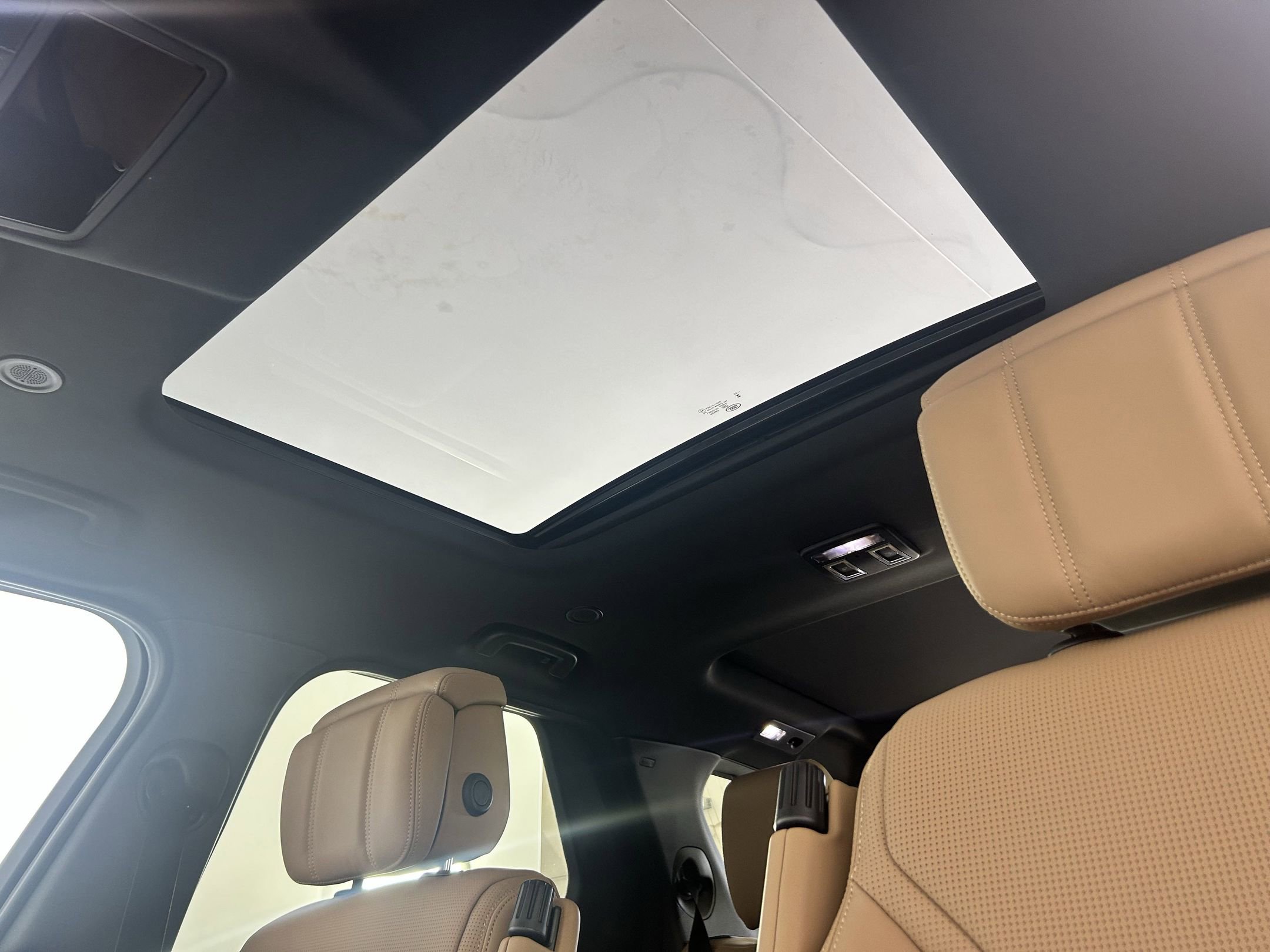 New 2025 Land Rover Discovery Dynamic SE image 12