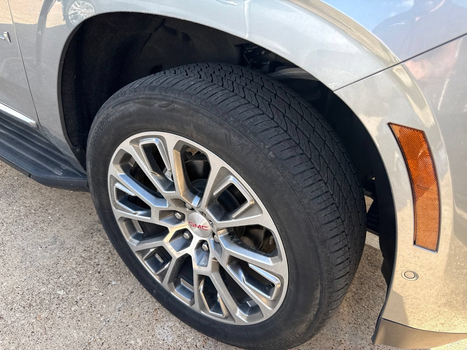 Used 2025 GMC Yukon Denali AWD/4WD image 5