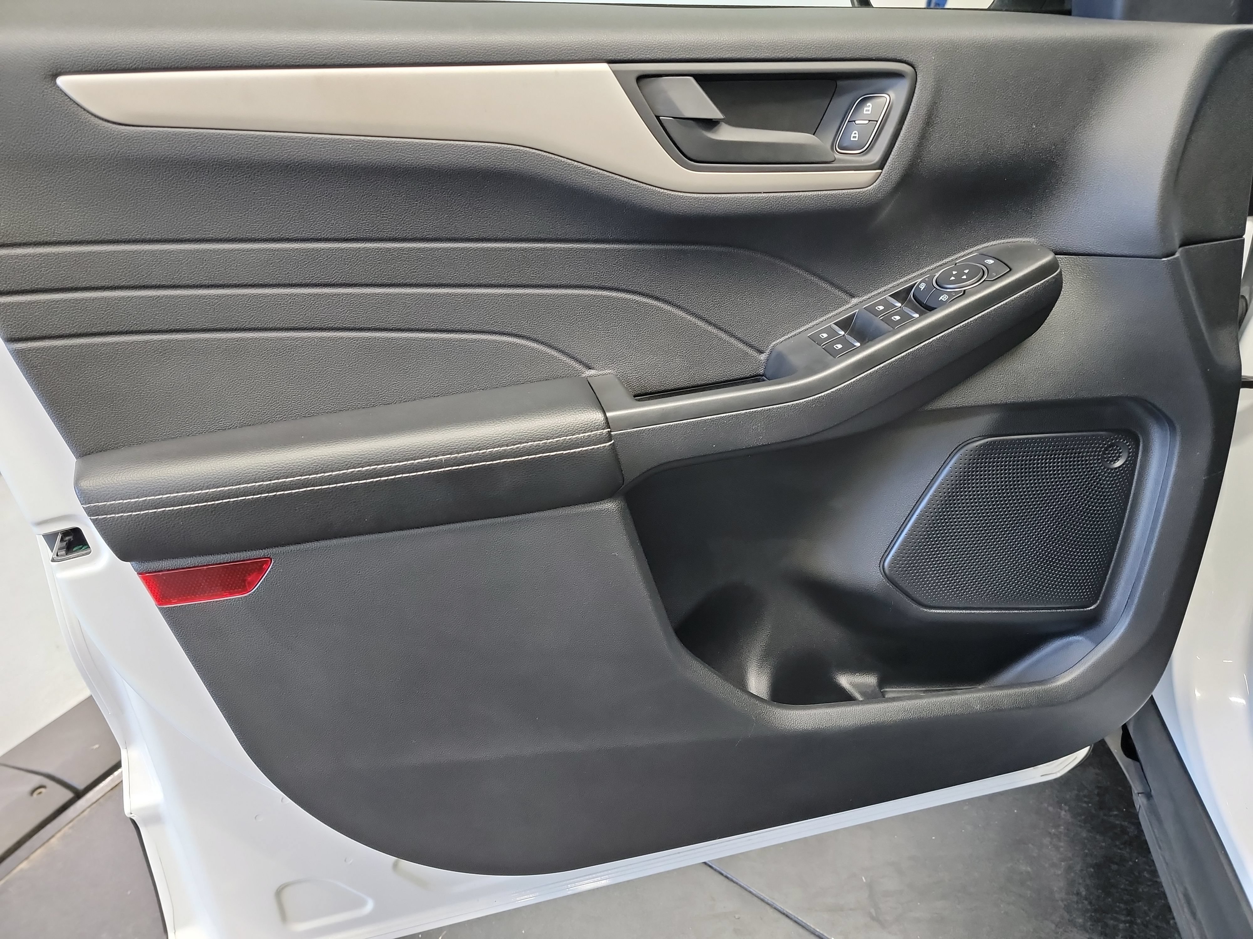 Used 2022 Ford Escape SE w/ Convenience Package FWD image 13