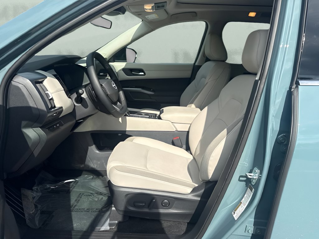 Used 2026 Nissan Pathfinder SL w/ SL Premium Package AWD/4WD image 9