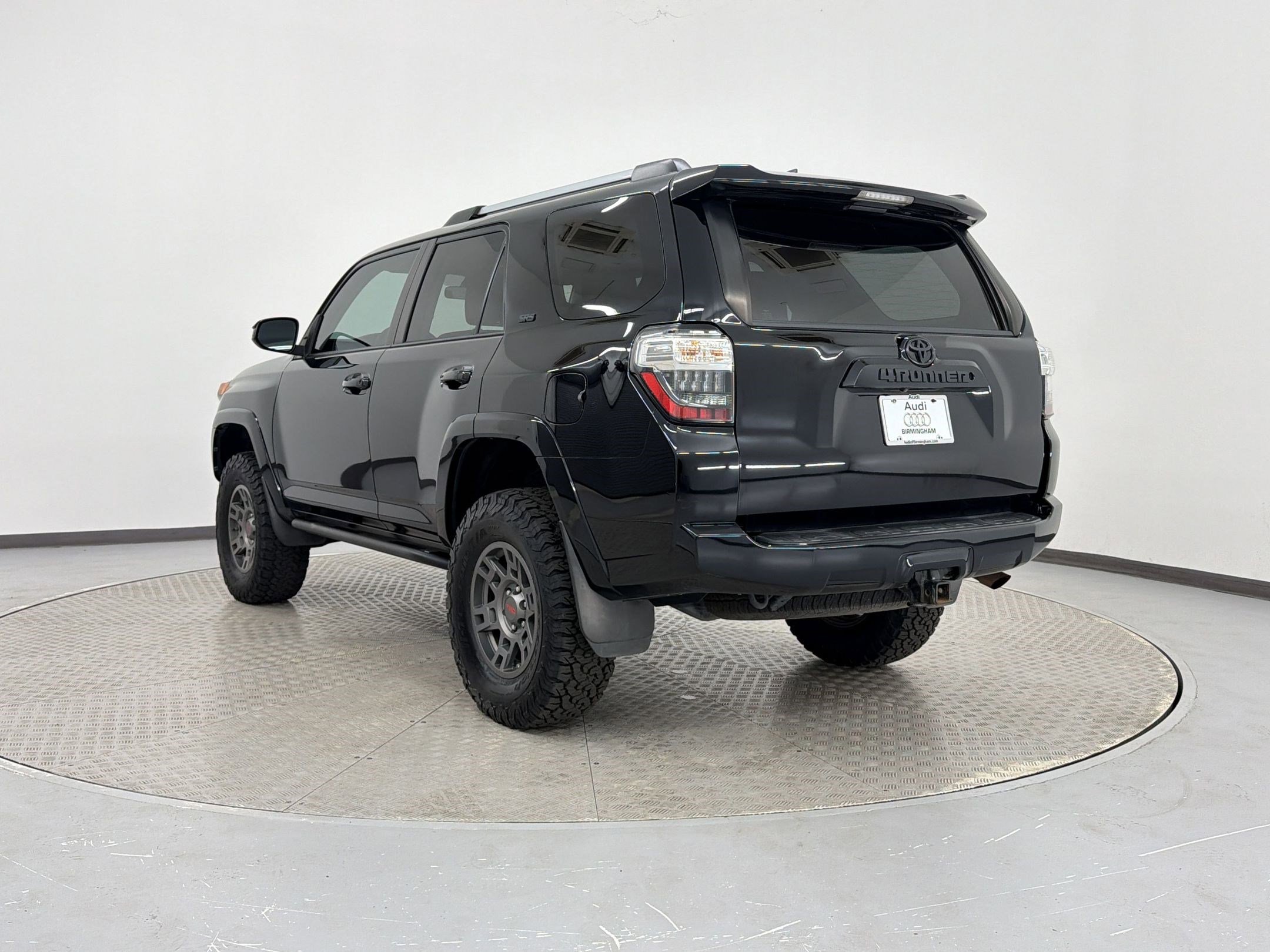 Used 2019 Toyota 4Runner SR5 image 3