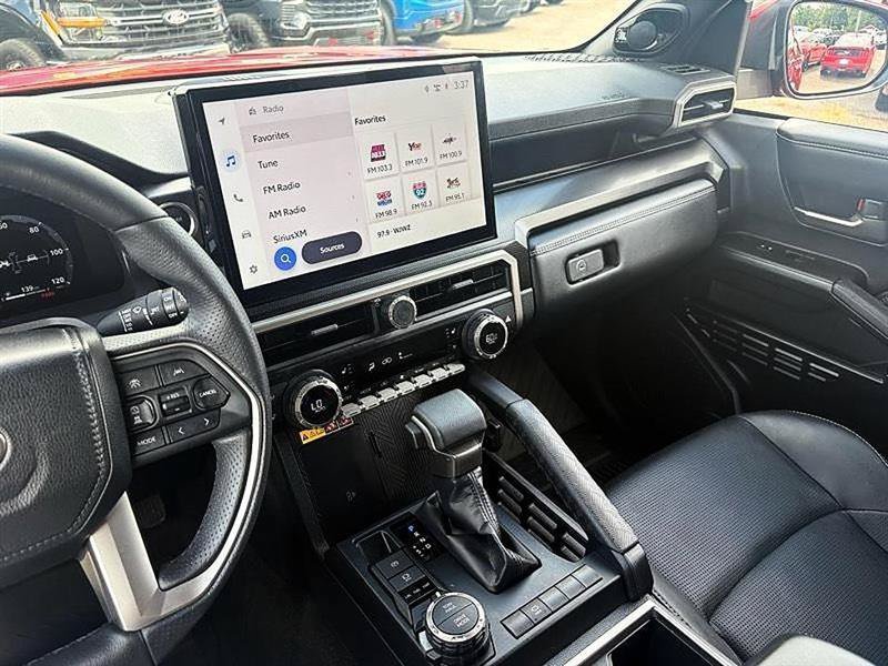 Used 2025 Toyota 4Runner Limited AWD/4WD image 29