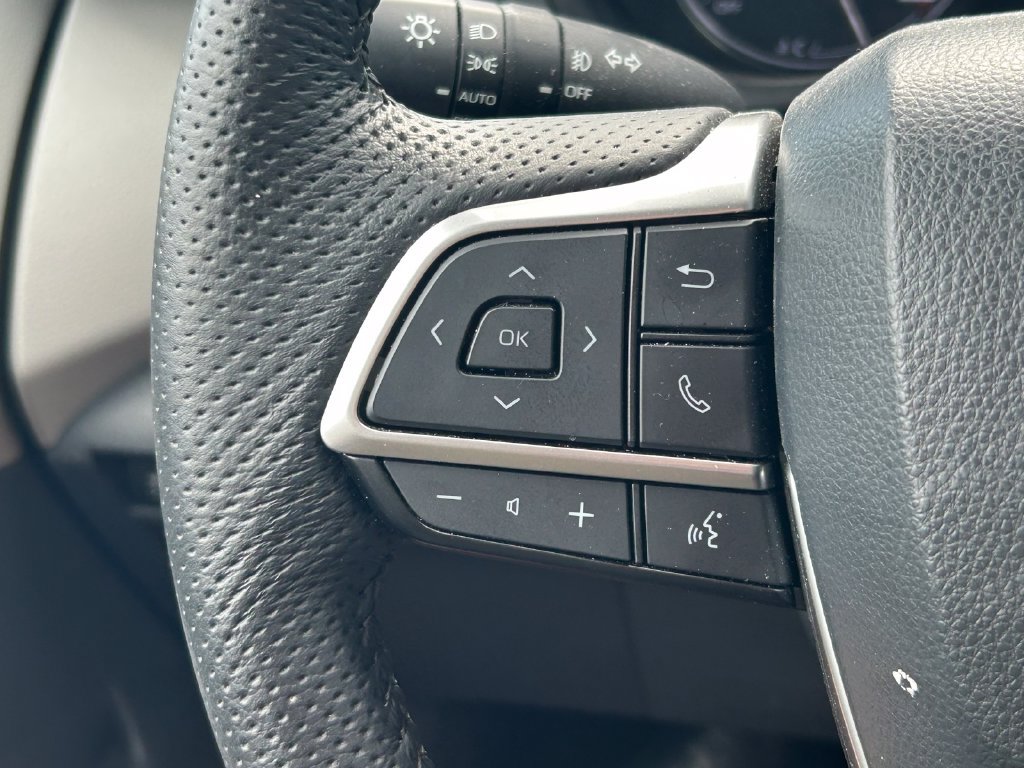 Used 2023 Toyota Sienna Limited AWD/4WD image 41