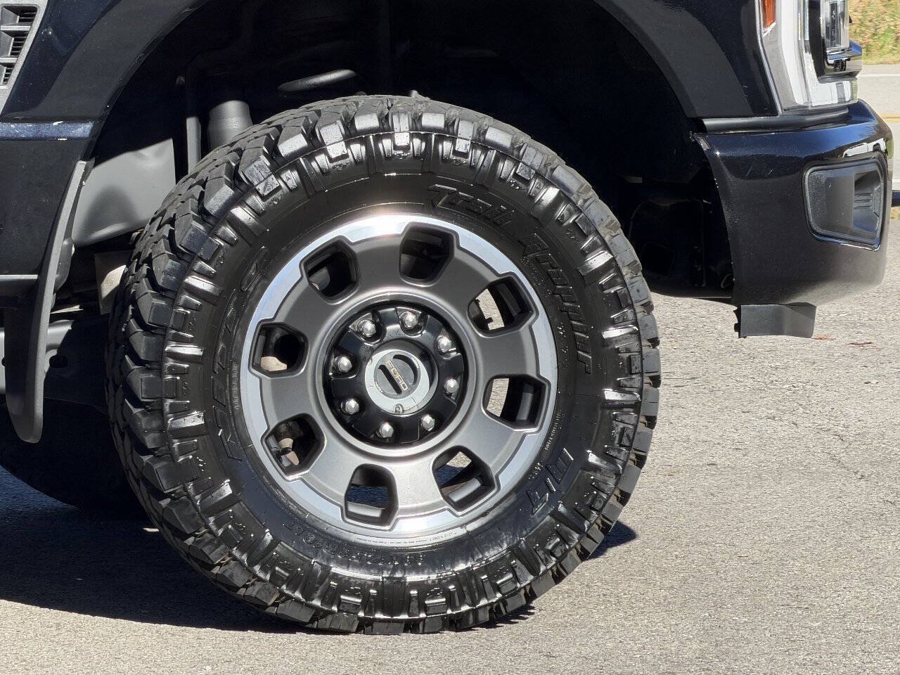 Used 2024 Ford F250 XLT w/ Black Appearance Package AWD/4WD image 12