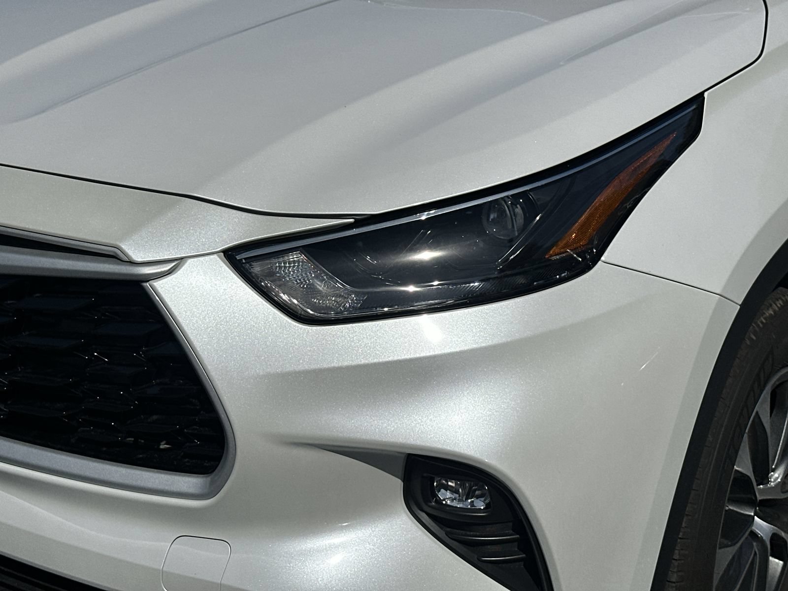Used 2025 Toyota Highlander XLE FWD image 11