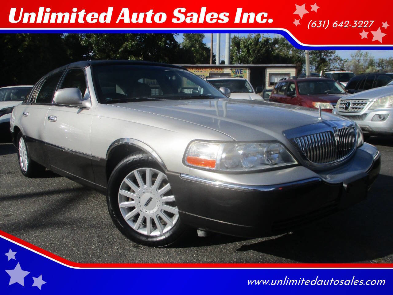Used 2005 Lincoln Town Car Signature image 1