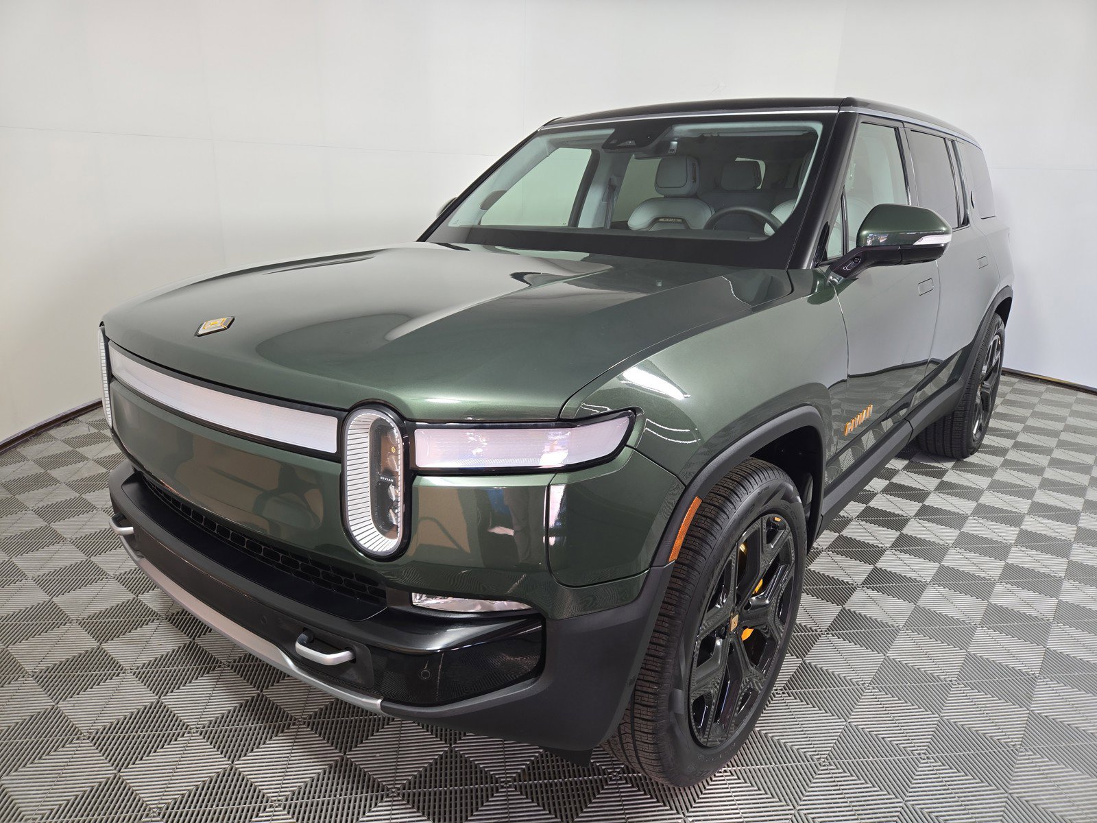Used 2024 Rivian R1S Adventure