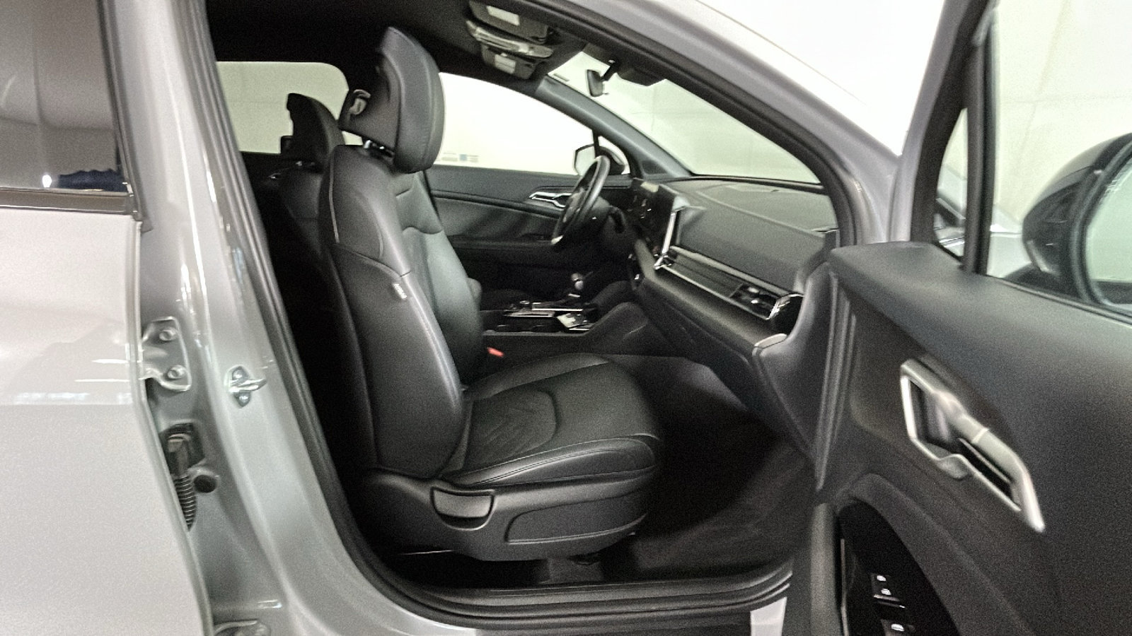 Used 2025 Kia Sportage X-Line AWD/4WD image 36