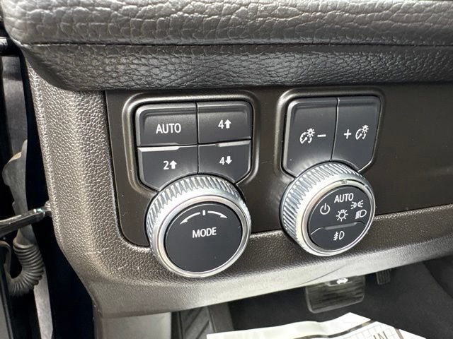 Used 2021 GMC Yukon Denali w/ LPO, Illumination Package AWD/4WD image 17
