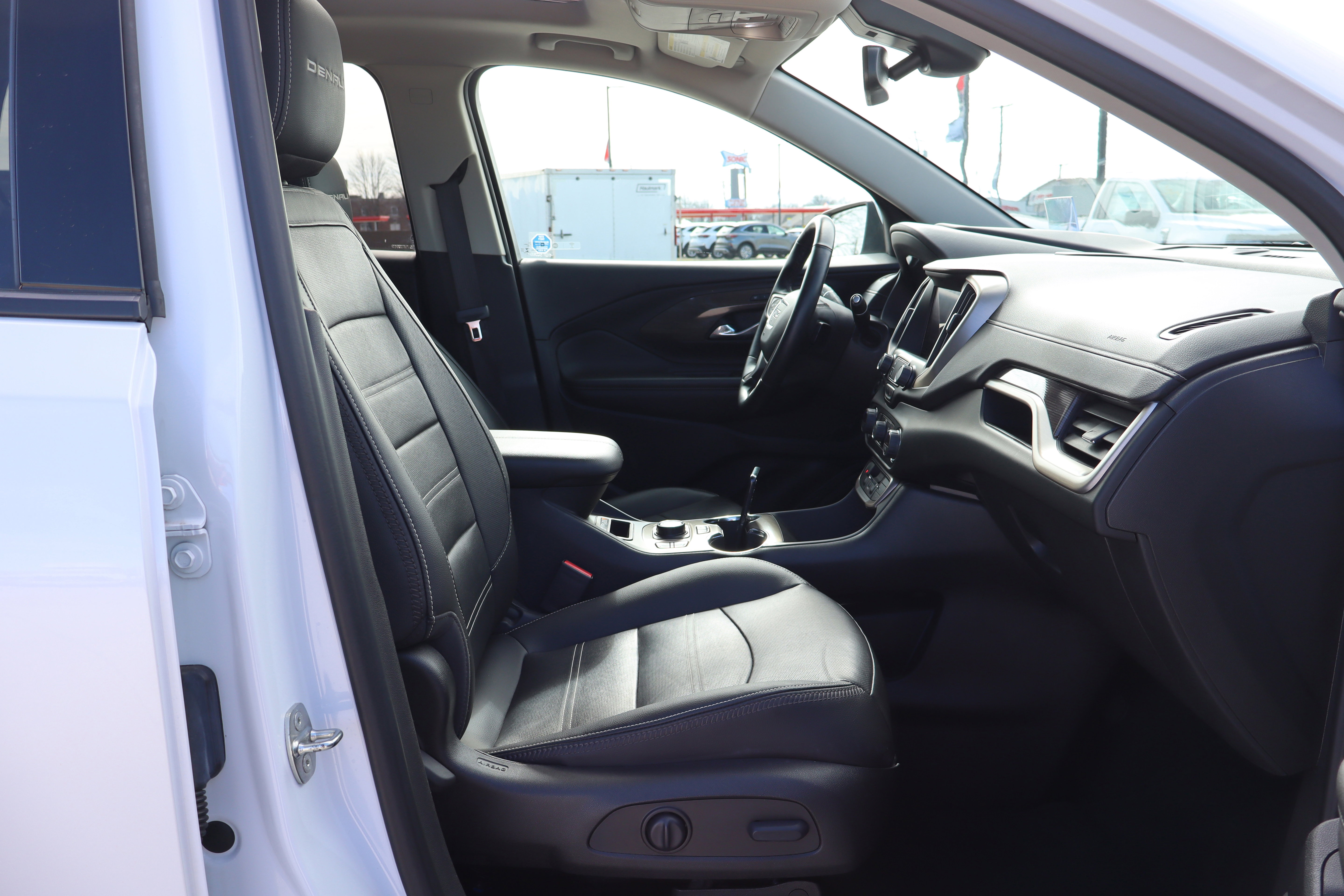Used 2023 GMC Terrain Denali w/ Denali Premium Package image 13