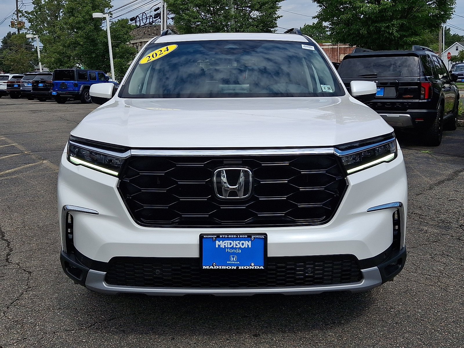 Used 2024 Honda Pilot Touring image 2