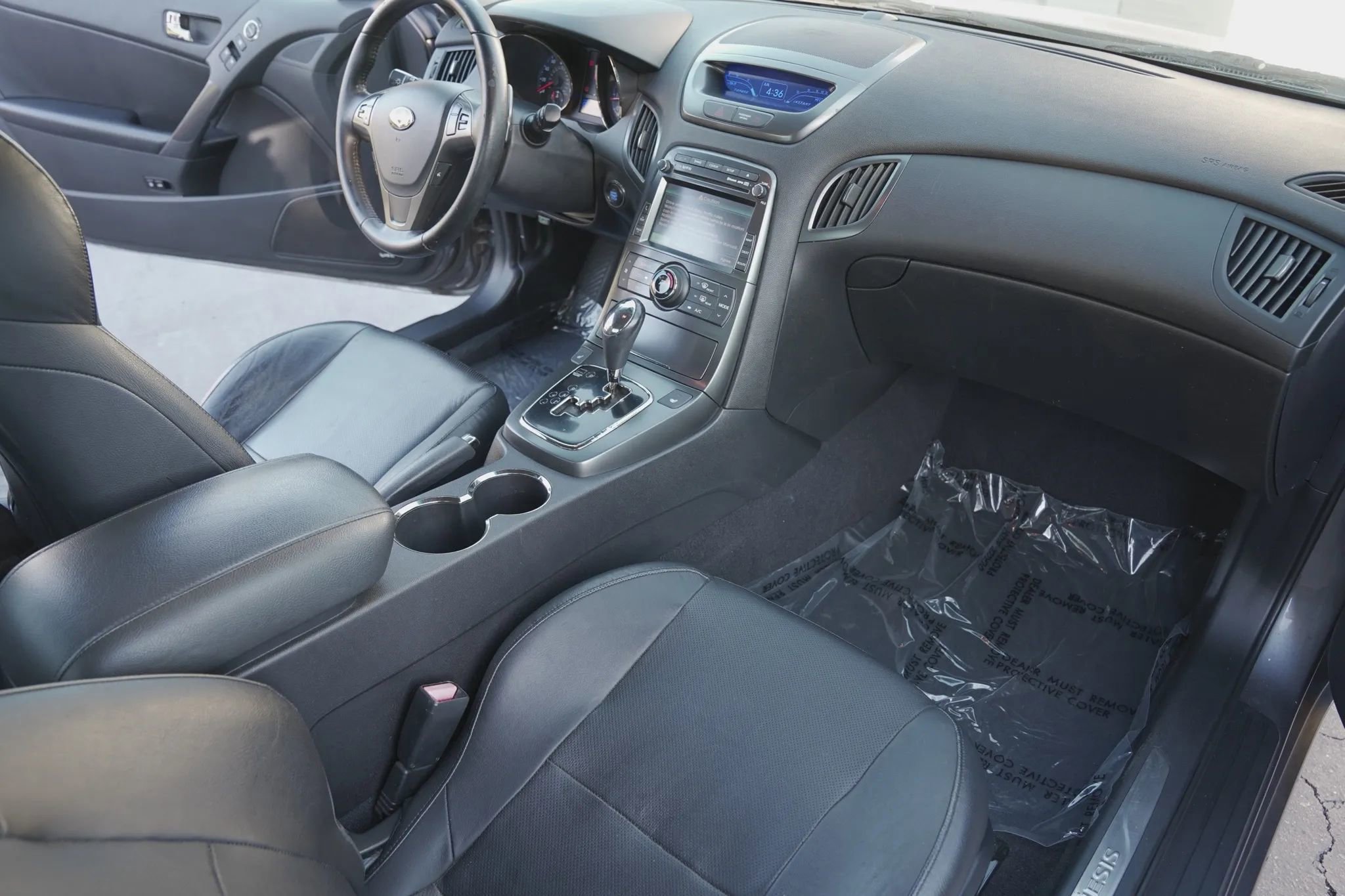 Used 2011 Hyundai Genesis 3.8 image 6