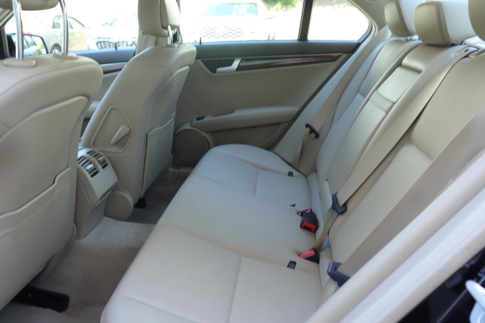 Used 2013 Mercedes-Benz C 250 Luxury image 13