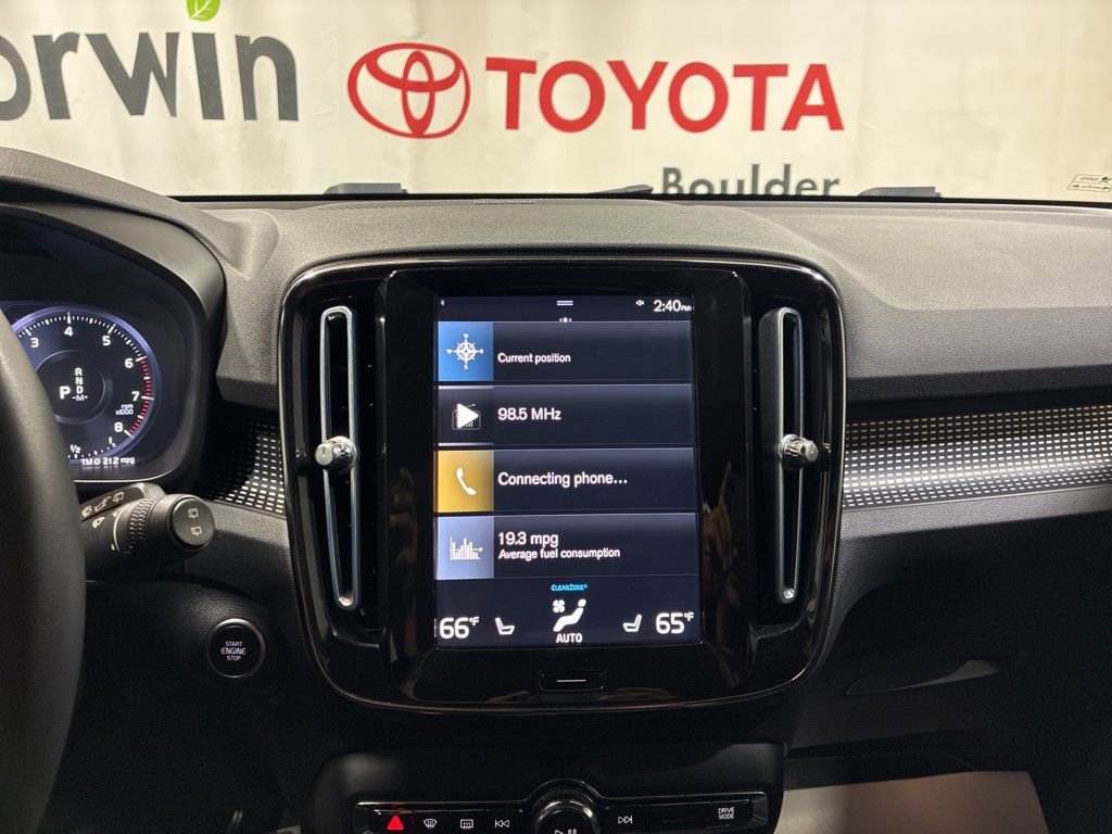 Used 2022 Volvo XC40 T5 R-Design w/ Climate Package image 31