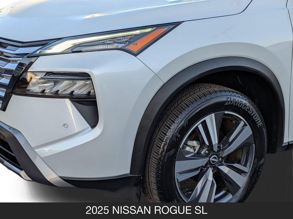Certified 2025 Nissan Rogue SL FWD image 10