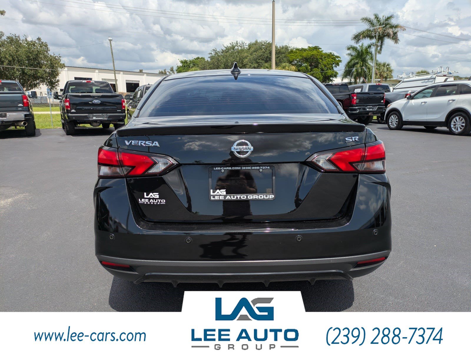 Used 2021 Nissan Versa SR FWD image 4