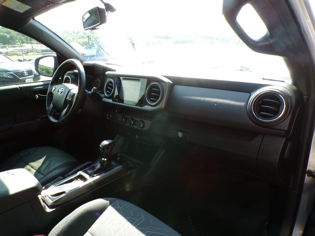 Used 2017 Toyota Tacoma TRD Sport w/ Tow Package RWD image 13