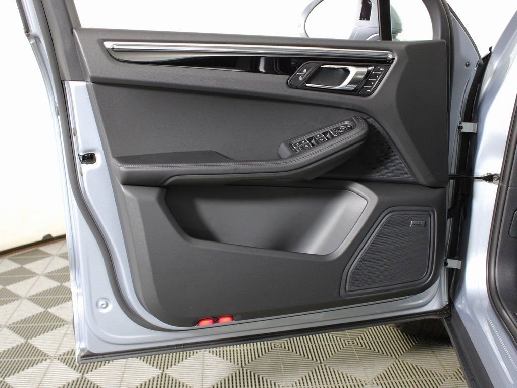 Certified 2026 Porsche Macan AWD/4WD image 14