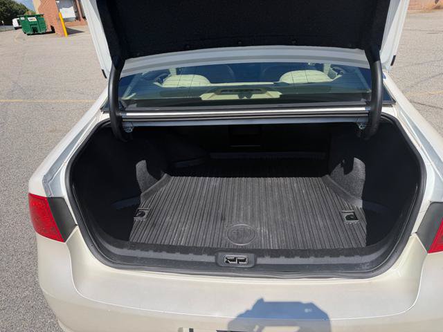 Used 2011 Buick Lucerne CXL FWD image 28