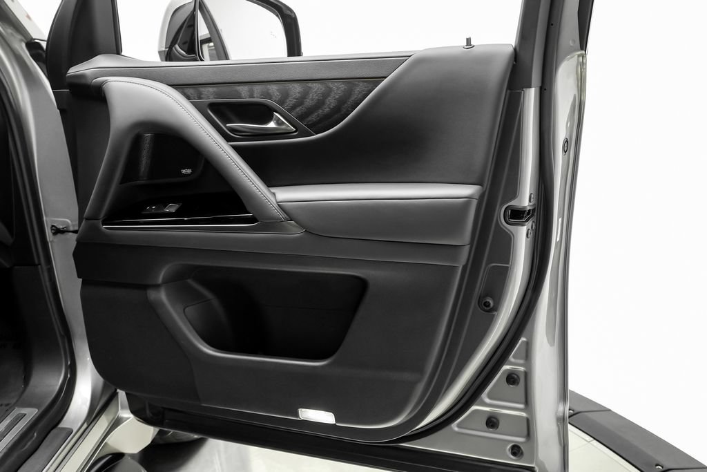 Used 2022 Lexus LX 600 4WD w/ Luxury Package image 48