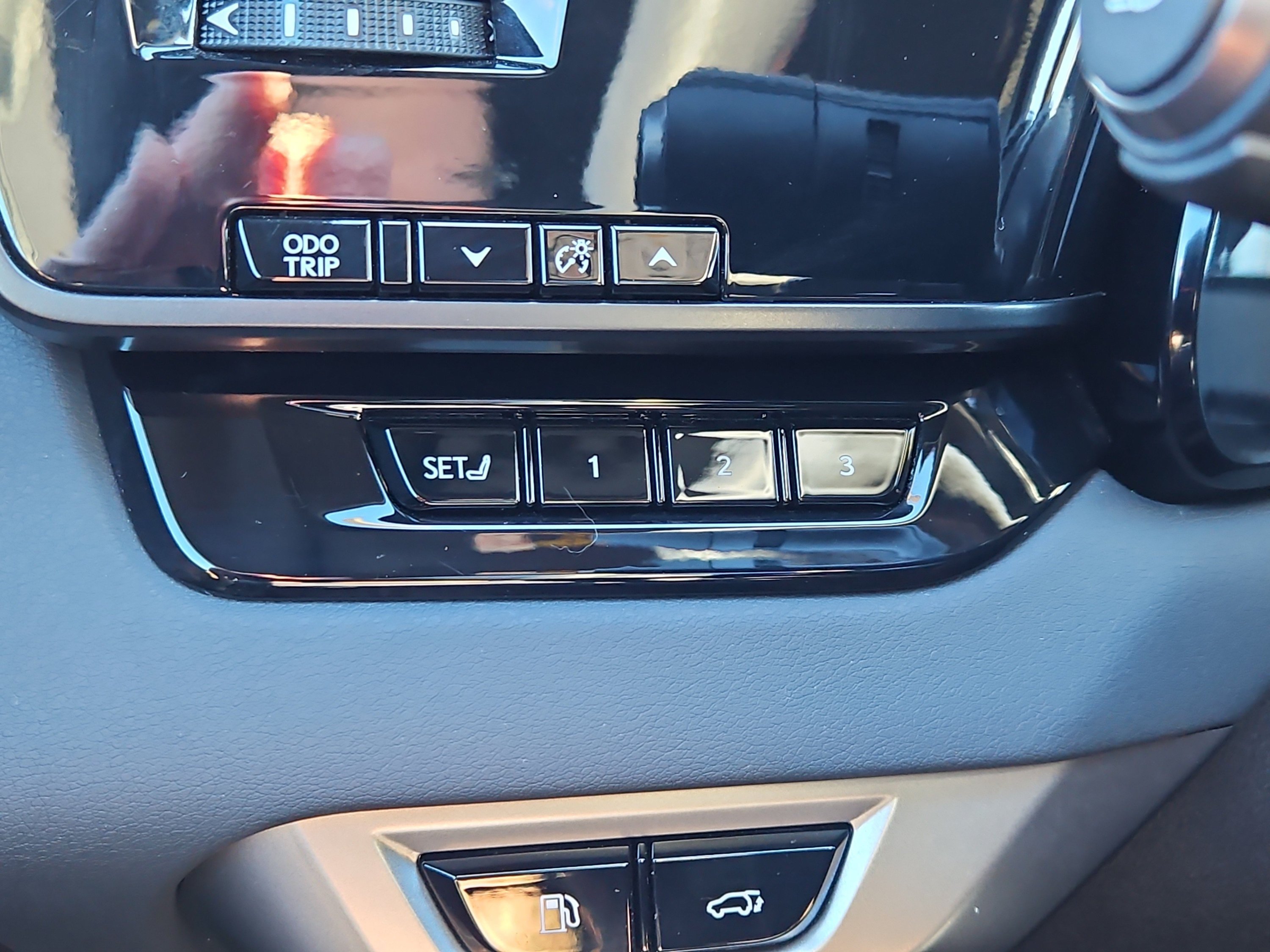 Used 2024 Lexus RX 350 Premium w/ Accessory Package (Z1) AWD/4WD image 13