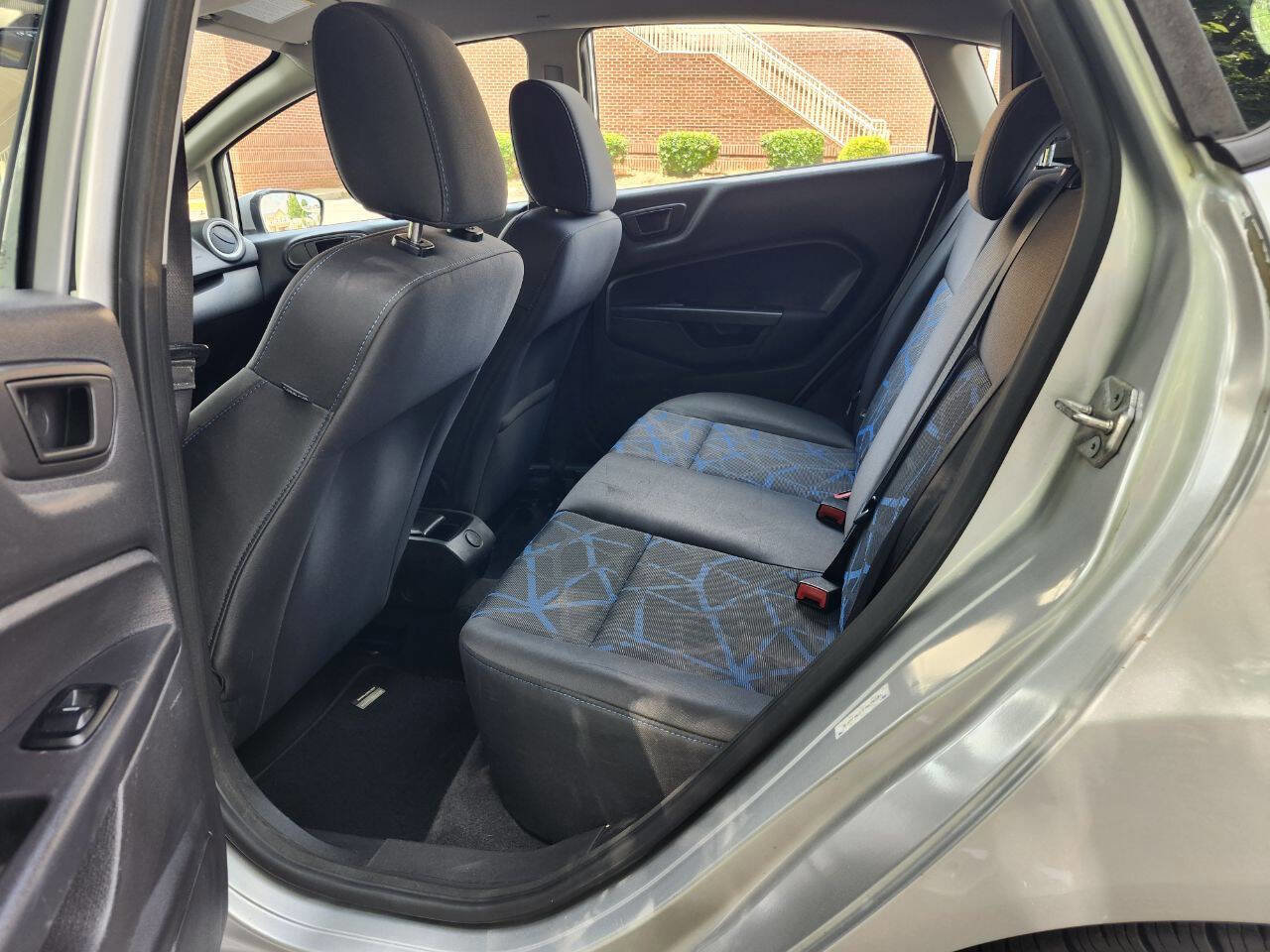 Used 2012 Ford Fiesta SE FWD image 5