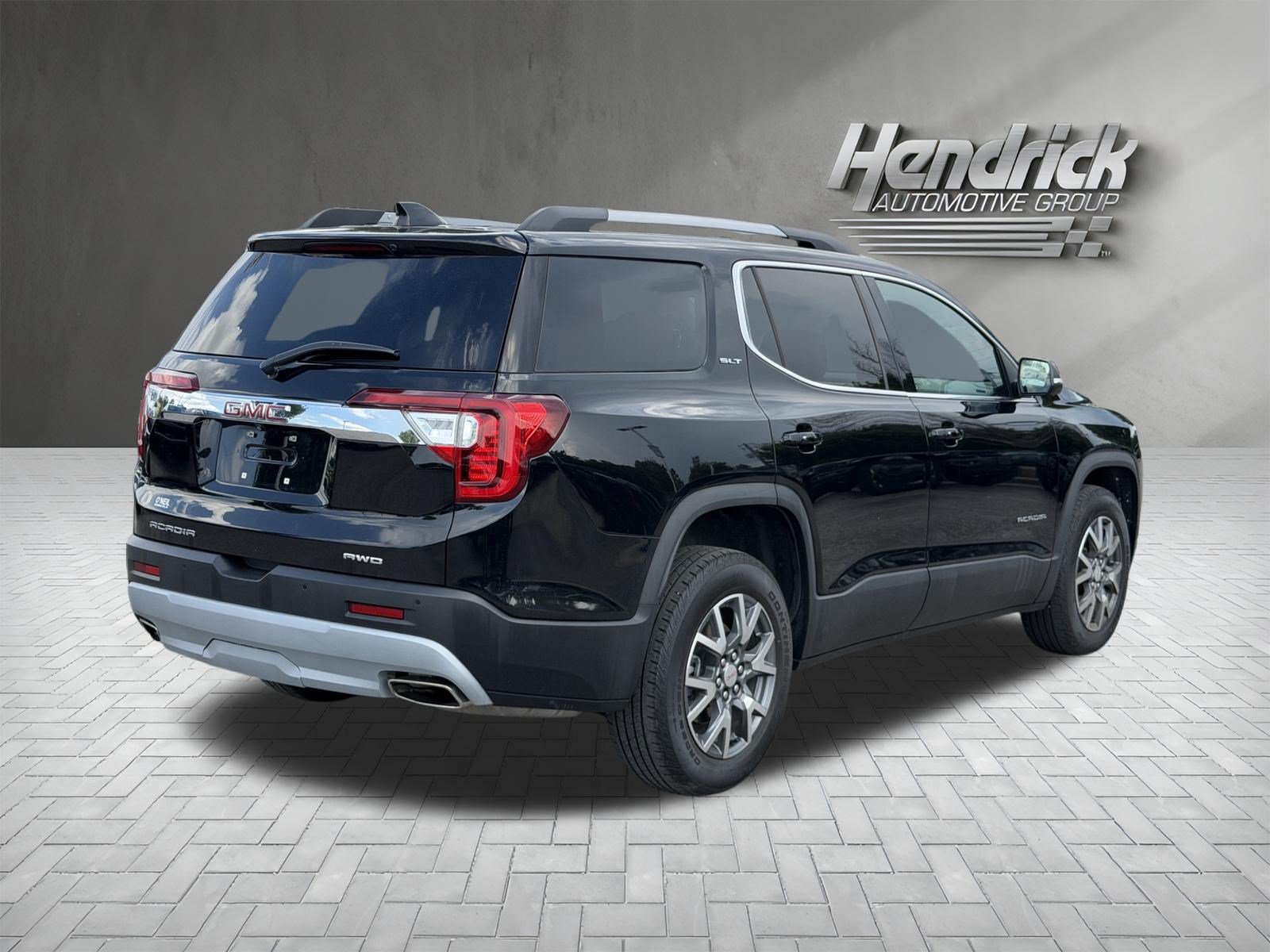 Used 2023 GMC Acadia SLT w/ Technology Package AWD/4WD image 9