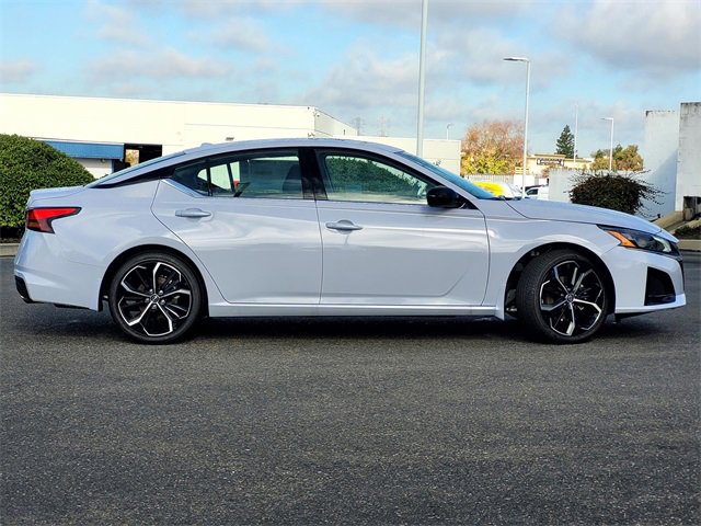 New 2025 Nissan Altima 2.5 SR image 3