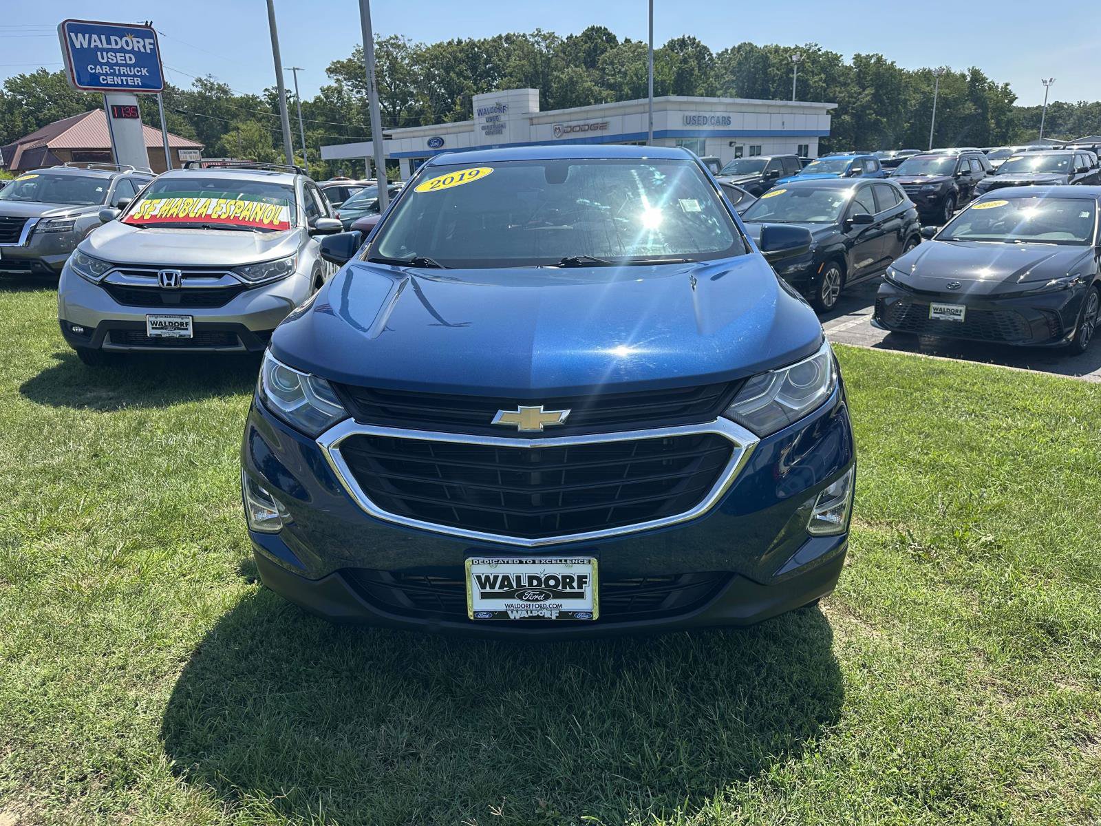 Used 2019 Chevrolet Equinox LT FWD image 2